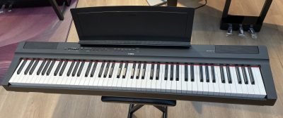 Yamaha P-125 Digitalpiano - Svart