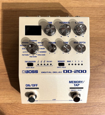 Boss DD-220 Digital Delay - begagnad i gruppen Fynd & begagnat / Fynd & begagnat hos Musikanten i Ume AB (BIN700539)