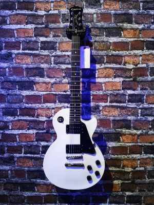 Epiphone Les Paul Studio White - Begagnad i gruppen Fynd & begagnat / Fynd & begagnat hos Musikanten i Ume AB (BIN800034)